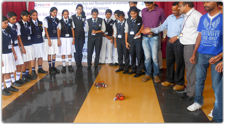 Students during the robotic workshop